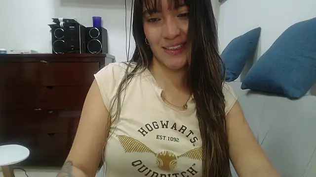 Snapshot of hannajonnes1 chatting on April 2026 12:00:02 PM hannajonnes1 online show from April 2026 12:00:02 PM