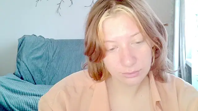 Snapshot of earn_my_lily chatting on April 2026 06:00:02 AM earn my lily online show from April 2026 06:00:02 AM