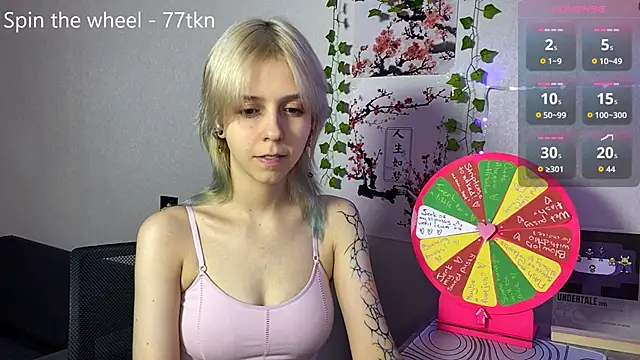 Snapshot of LunaBless chatting on May 2026 04:05:02 PM LunaBless online show from May 2026 04:05:02 PM
