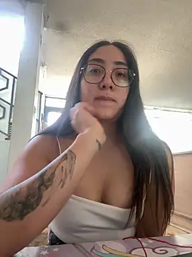 vampiralatina online show from May 2026 05:20:01 PM