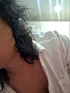 Snapshot of LaliaMia chatting on November 2025 02:06:01 AM LaliaMia online show from November 2025 02:06:01 AM