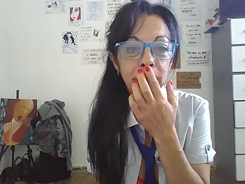 luly mariposa online show from April 2026 01:41:02 PM