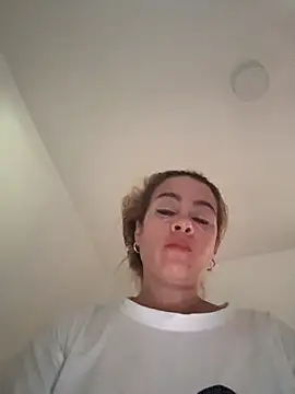 Natigoonzalez online show from April 2026 01:20:01 PM