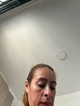 Natigoonzalez online show from June 2026 04:35:02 PM