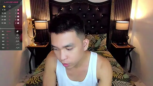 Snapshot of AsianRoman_Grey chatting on June 2026 04:33:02 PM AsianRoman Grey online show from June 2026 04:33:02 PM