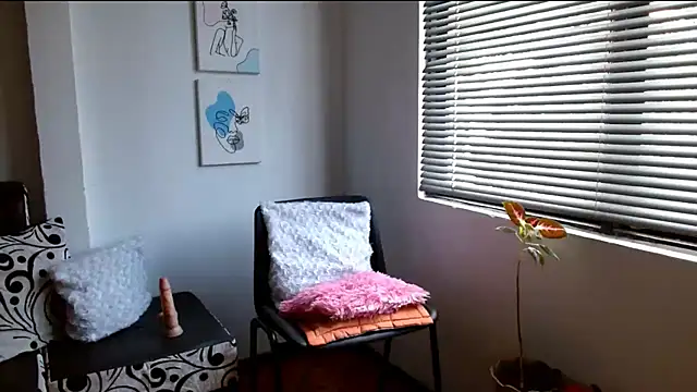 Snapshot of alisonnturbay chatting on June 2026 12:40:02 PM alisonnturbay online show from June 2026 12:40:02 PM