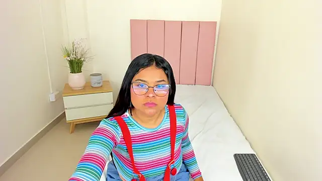 Mindy Claker online show from May 2026 12:21:02 PM