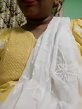 Snapshot of Monika_telugu_queen chatting on April 2026 07:40:02 PM Monika telugu queen online show from April 2026 07:40:02 PM
