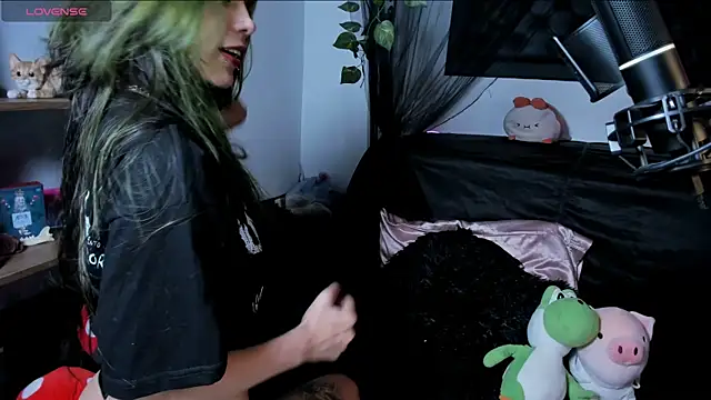 Snapshot of Lucy_Jade chatting on June 2026 10:31:01 PM Lucy Jade online show from June 2026 10:31:01 PM