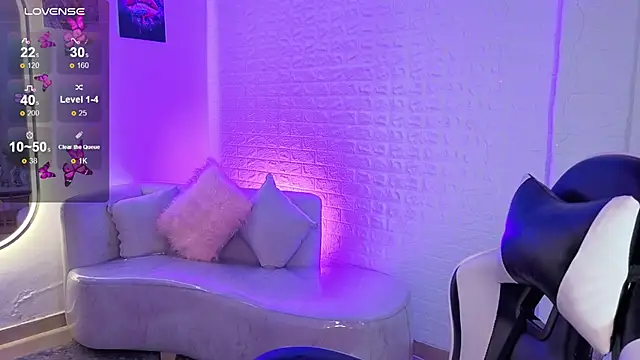 Snapshot of Dahlienne_Vianne chatting on July 2026 10:27:02 PM Dahlienne Vianne online show from July 2026 10:27:02 PM
