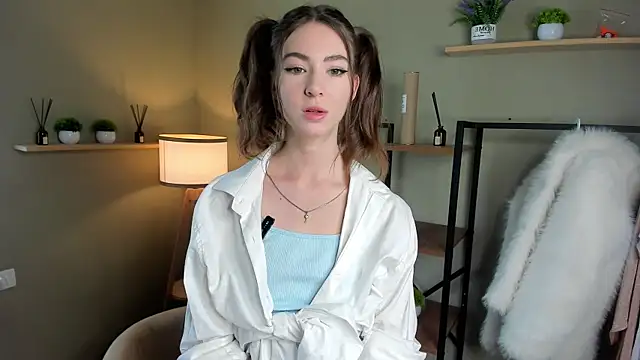 Peaches Peaches online show from May 2026 09:37:01 AM