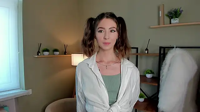 Peaches Peaches online show from May 2026 10:43:01 AM