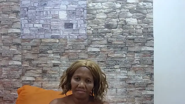 Snapshot of BossyBustyQueen chatting on May 2026 06:57:02 PM BossyBustyQueen online show from May 2026 06:57:02 PM