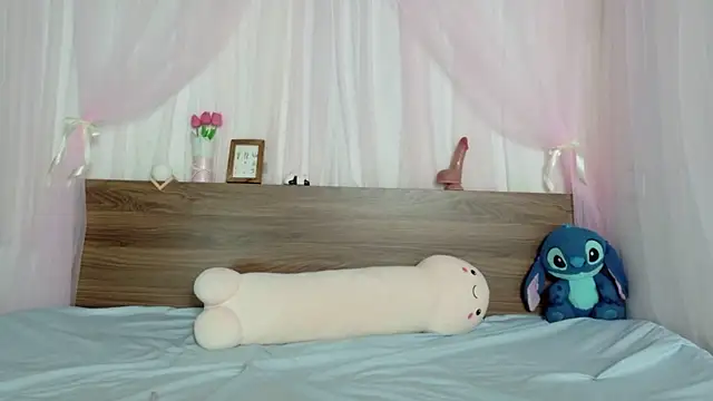 Snapshot of shy_pink_doll chatting on July 2026 03:26:01 PM shy pink doll online show from July 2026 03:26:01 PM