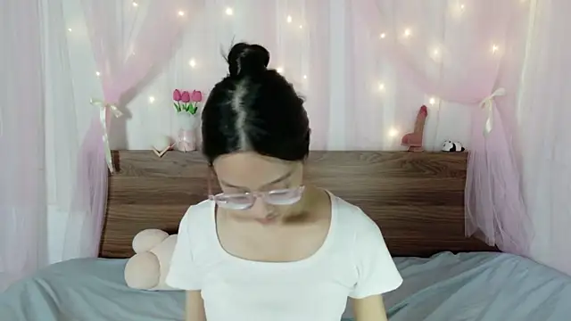 Snapshot of shy_pink_doll chatting on July 2026 03:48:02 PM shy pink doll online show from July 2026 03:48:02 PM
