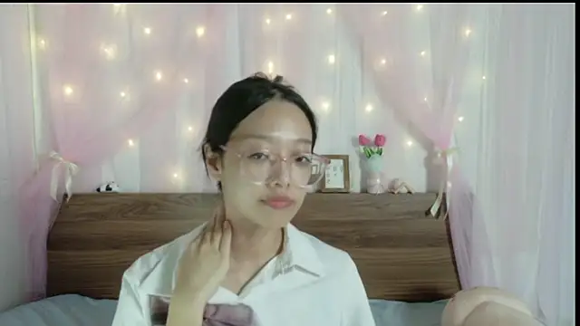 Snapshot of shy_pink_doll chatting on July 2026 03:43:02 PM shy pink doll online show from July 2026 03:43:02 PM