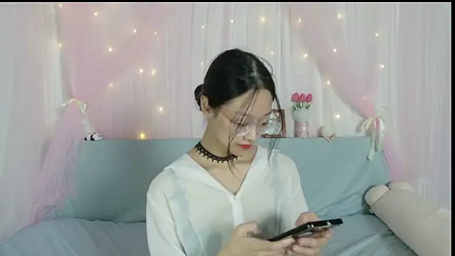 Snapshot of shy_pink_doll chatting on July 2026 03:44:01 PM shy pink doll online show from July 2026 03:44:01 PM