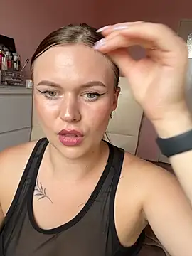 SweetLikaaa online show from May 2026 05:09:01 PM