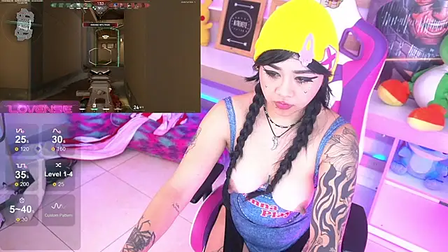 Snapshot of MakiGG_ chatting on April 2026 01:42:02 AM MakiGG online show from April 2026 01:42:02 AM