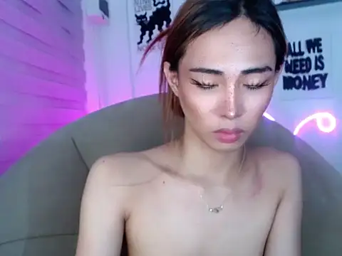 UrHolyBody online show from April 2026 01:41:02 PM