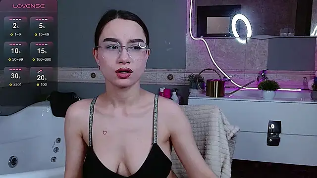AndreaJohnsons online show from May 2026 08:32:02 AM
