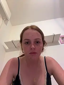 lilysmn online show from April 2026 08:09:02 PM