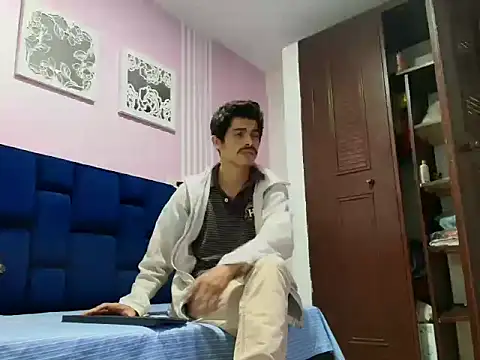 taylor Stele online show from May 2026 07:55:02 PM