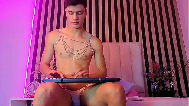 LeoTease online show from May 2026 04:36:02 PM