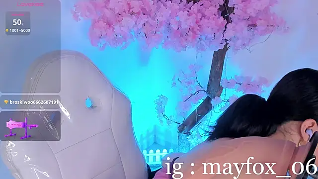 May Fox  online show from May 2026 09:20:02 PM