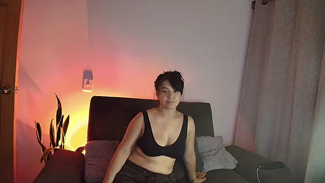 Snapshot of Alyssa_and_DAngelo chatting on June 2026 01:17:01 AM Alyssa and DAngelo online show from June 2026 01:17:01 AM