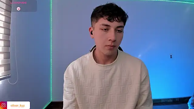 Snapshot of OLIVER_K chatting on June 2026 08:22:01 PM OLIVER K online show from June 2026 08:22:01 PM