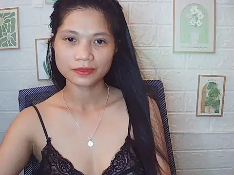 Snapshot of -Lucie-e chatting on May 2026 04:07:02 AM -Lucie-e online show from May 2026 04:07:02 AM