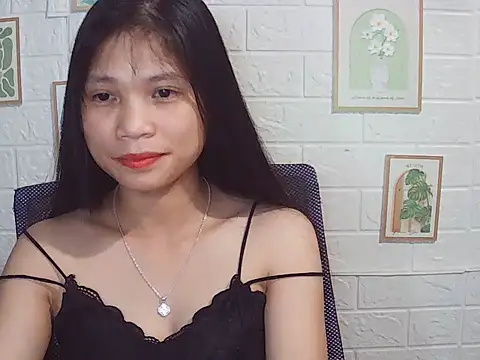 Snapshot of -Lucie-e chatting on May 2026 04:13:02 PM -Lucie-e online show from May 2026 04:13:02 PM