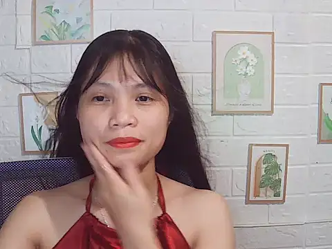 Snapshot of -Lucie-e chatting on May 2026 01:39:02 PM -Lucie-e online show from May 2026 01:39:02 PM