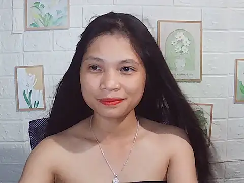 Snapshot of -Lucie-e chatting on May 2026 01:41:01 PM -Lucie-e online show from May 2026 01:41:01 PM