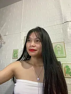Snapshot of -Lucie-e chatting on May 2026 02:24:02 PM -Lucie-e online show from May 2026 02:24:02 PM