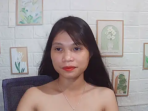 Snapshot of -Lucie-e chatting on June 2026 02:01:01 AM -Lucie-e online show from June 2026 02:01:01 AM