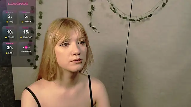 Snapshot of Lina_Wi chatting on April 2026 08:15:01 PM Lina Wi online show from April 2026 08:15:01 PM