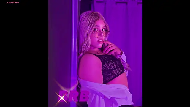Snapshot of Melody_p chatting on July 2026 04:10:02 AM Melody p online show from July 2026 04:10:02 AM