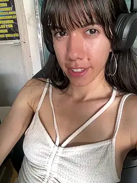 Snapshot of drea-an chatting on May 2026 06:38:01 PM drea-an online show from May 2026 06:38:01 PM