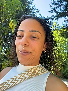 Snapshot of SweetPetiteNoir chatting on May 2026 05:06:02 PM SweetPetiteNoir online show from May 2026 05:06:02 PM