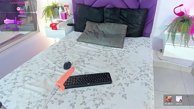 Aprilberri online show from May 2026 03:45:02 AM