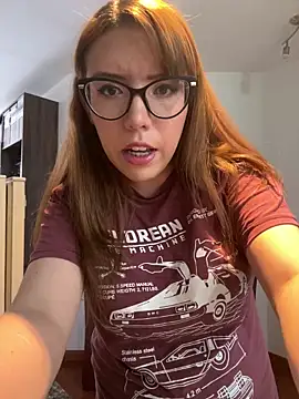 AliceMtz online show from April 2026 06:45:01 PM