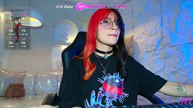 Snapshot of Moon_Red_r chatting on April 2026 07:31:01 PM Moon Red r online show from April 2026 07:31:01 PM