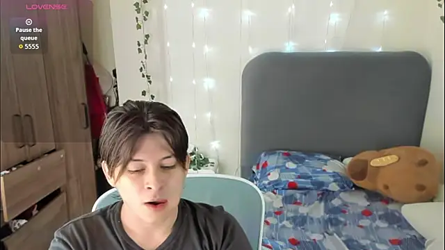 Felixzyn online show from April 2026 07:04:01 PM