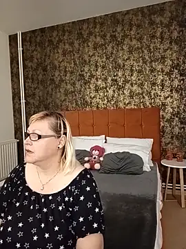 I amVeronicle online show from May 2026 05:42:01 PM