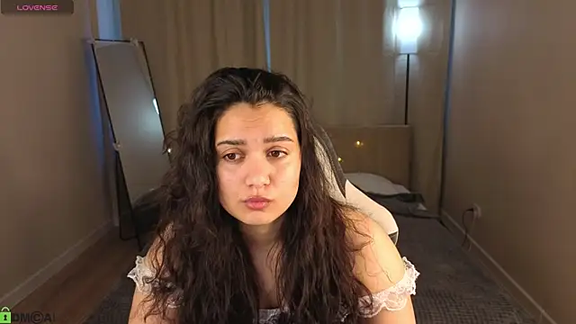 Snapshot of Vivien_Ross chatting on May 2026 12:50:01 AM Vivien Ross online show from May 2026 12:50:01 AM