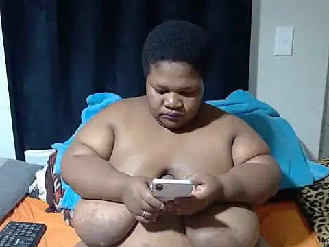 BBWMIDGET40 online show from May 2026 04:47:02 PM