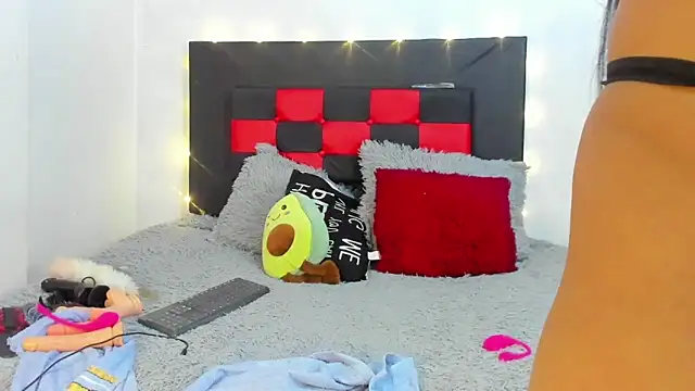 camila valenciia  online show from May 2026 06:10:02 AM