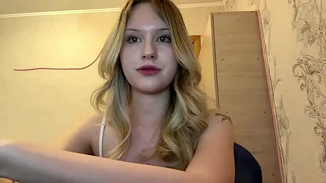 Snapshot of HoneyBlink chatting on April 2026 02:11:02 PM HoneyBlink online show from April 2026 02:11:02 PM